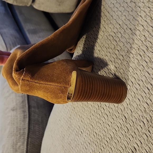 Michael kors suede/leather high boots, size 8 & 1/2. - Picture 4 of 16